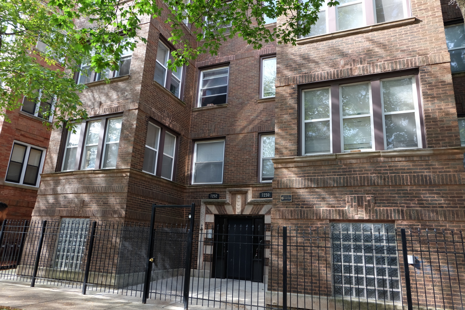 7250 South Merrill Avenue Chicago, IL 60649 - Photo 3 of 24