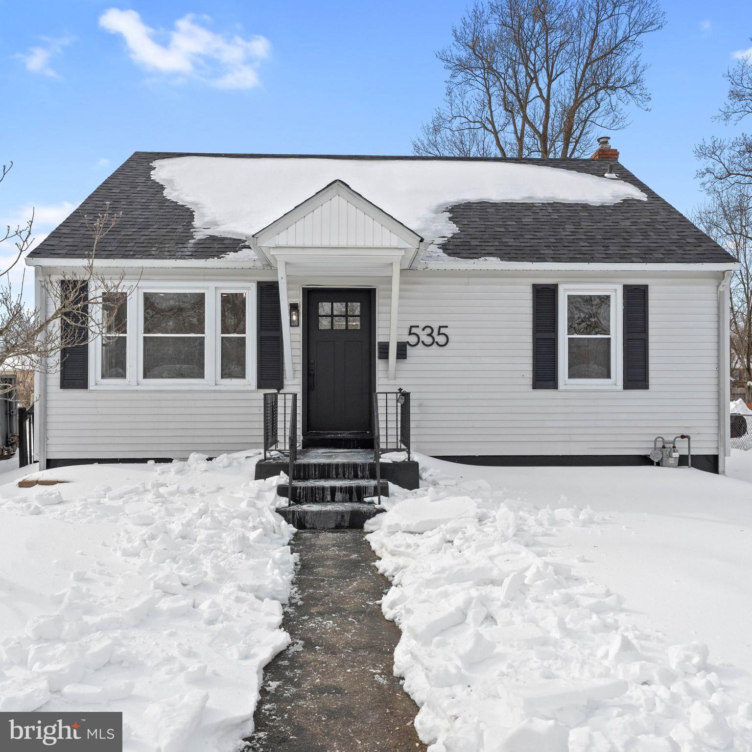 535 Main Street Glendora, NJ 08029 - Photo 1 of 33 a front view of a house with a yard