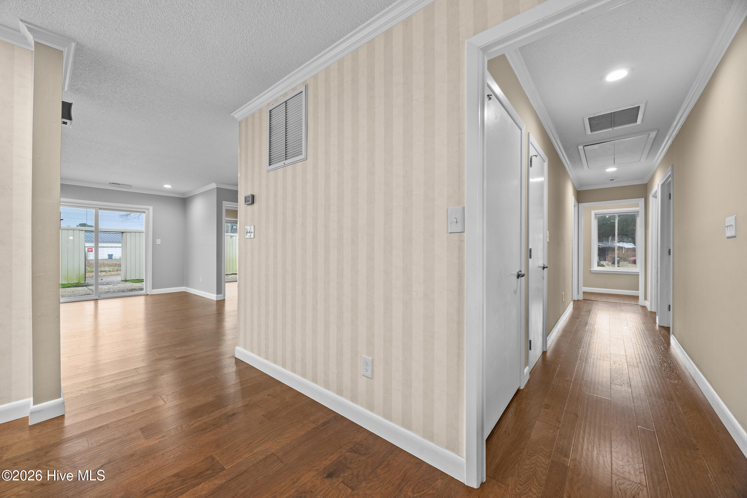 616 East Murphy Street Wallace, NC 28466 - Photo 13 of 36 hallway