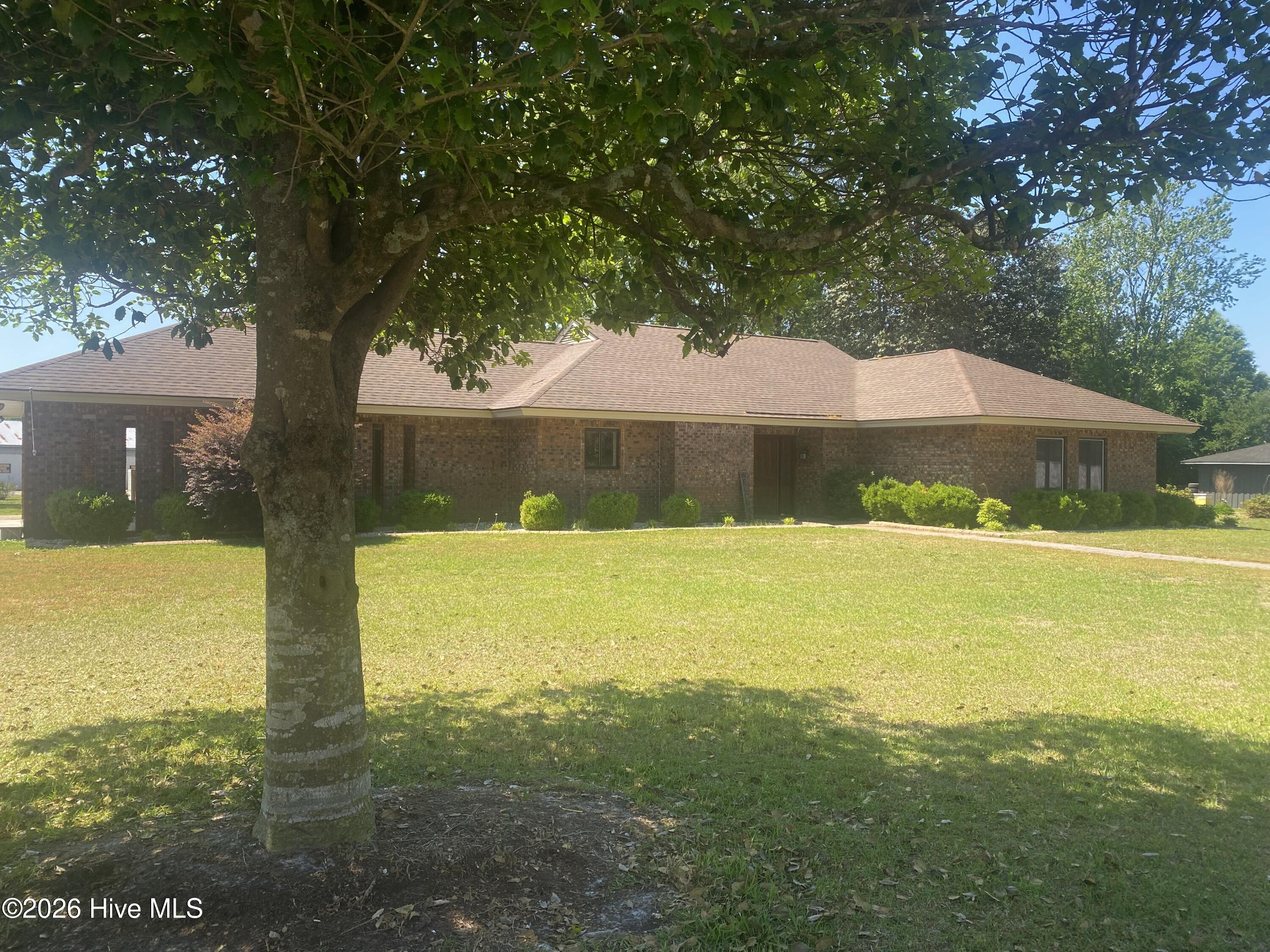616 East Murphy Street Wallace, NC 28466 - Photo 2 of 36 IMG_1902