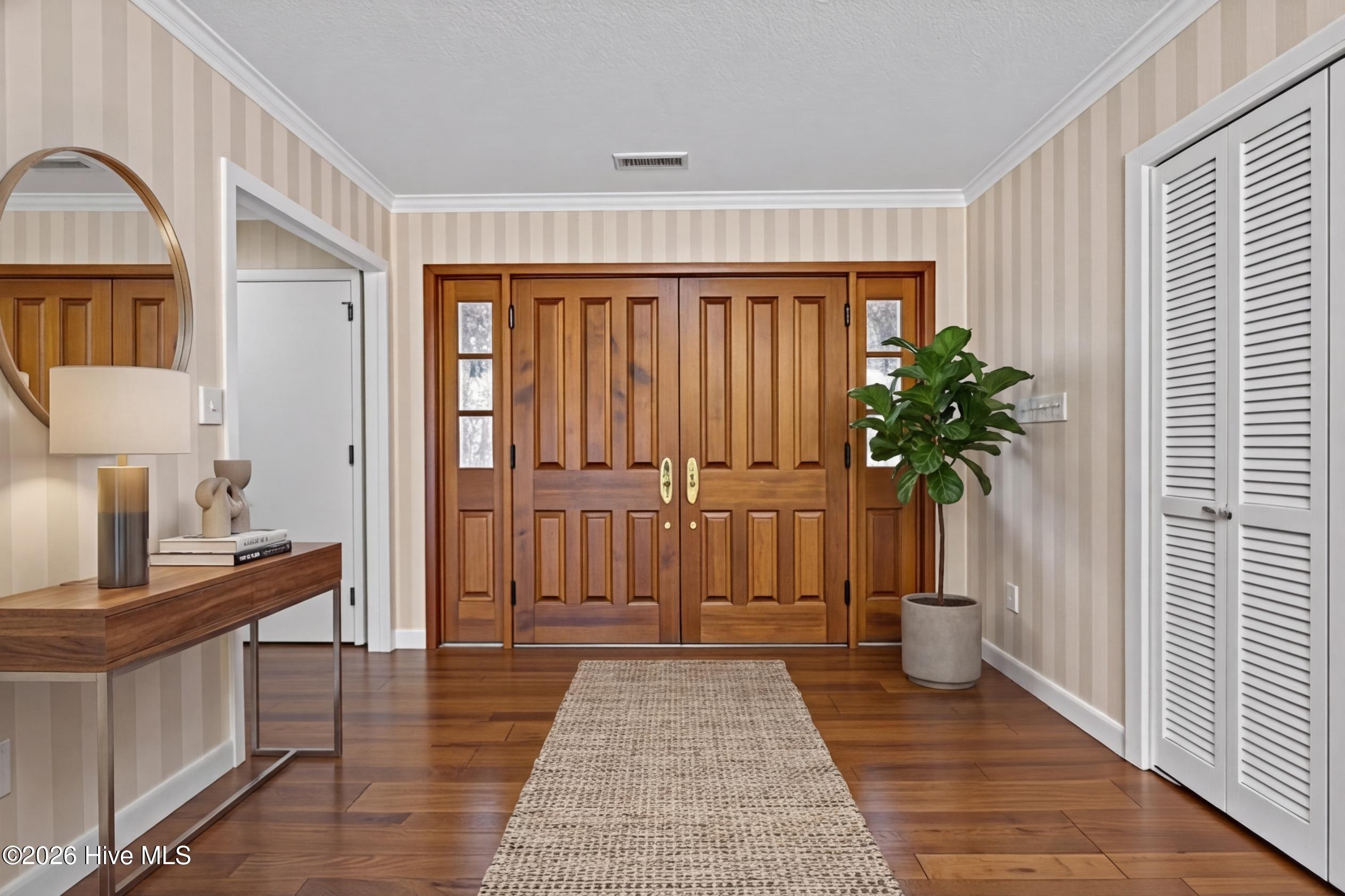 616 East Murphy Street Wallace, NC 28466 - Photo 4 of 36 virtual staged foyer
