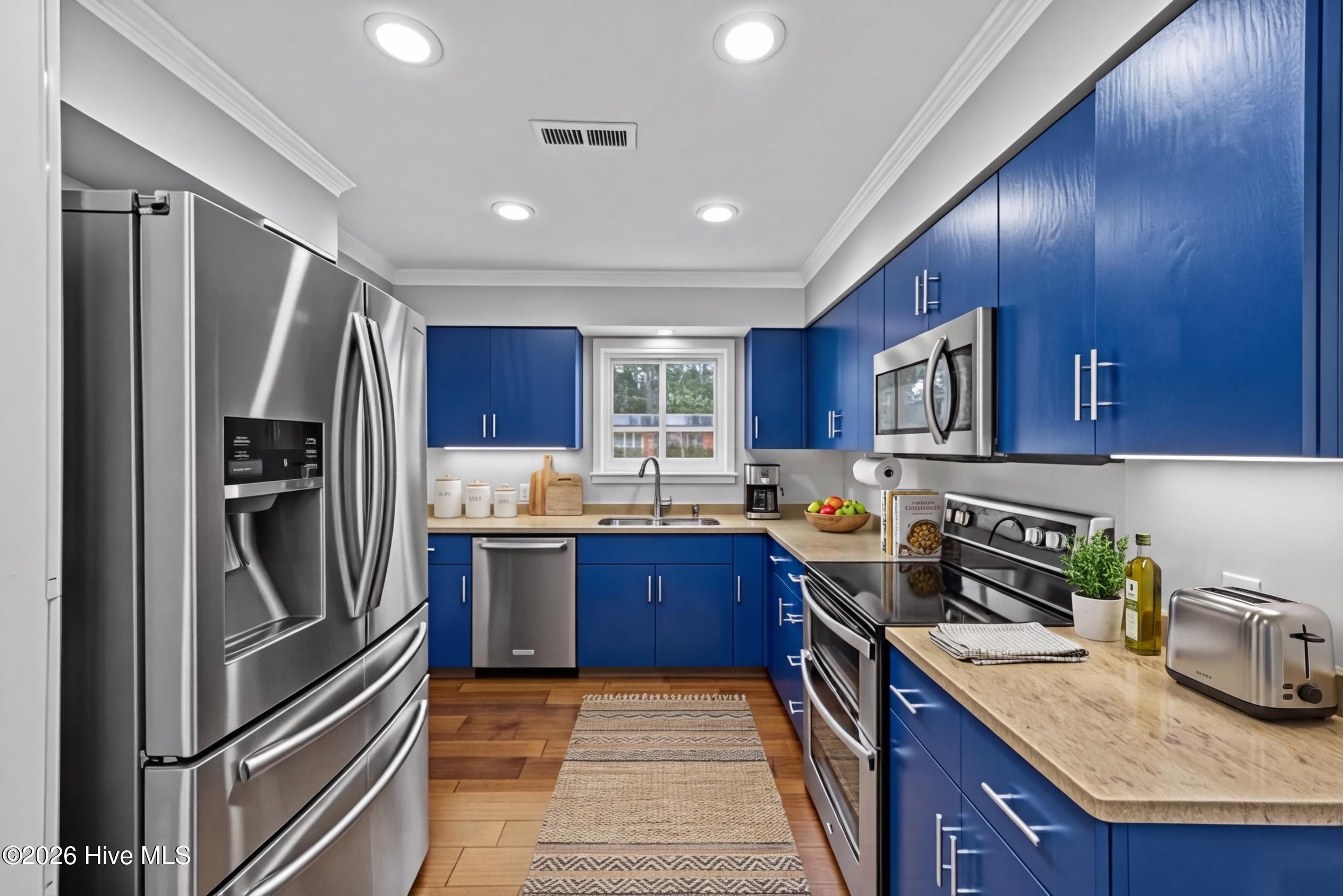 616 East Murphy Street Wallace, NC 28466 - Photo 6 of 36 virtual staged kitchen