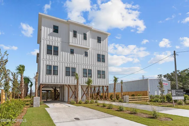 $899,900 | 906 St Joseph Street, Unit 1, Carolina Beach, NC 28428