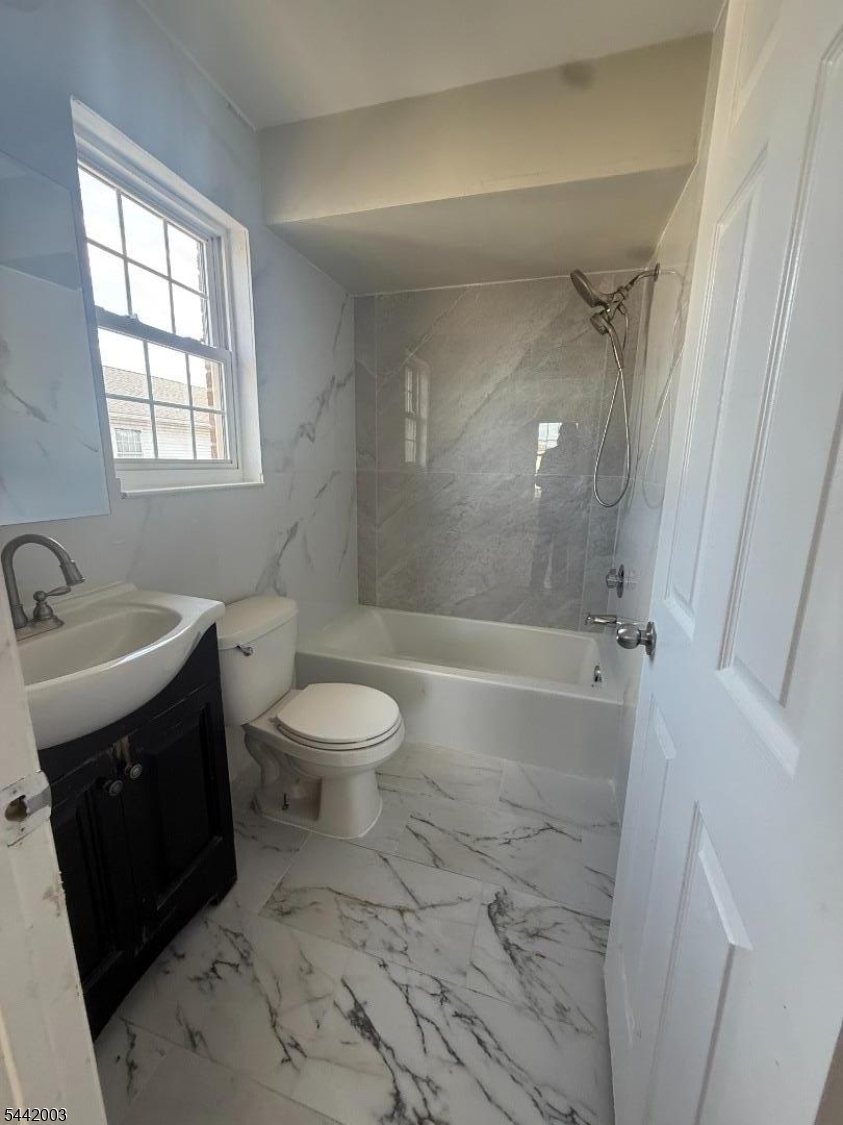 335 Broadway, Unit 2 Elizabeth Port, NJ 07206 - Photo 7 of 14