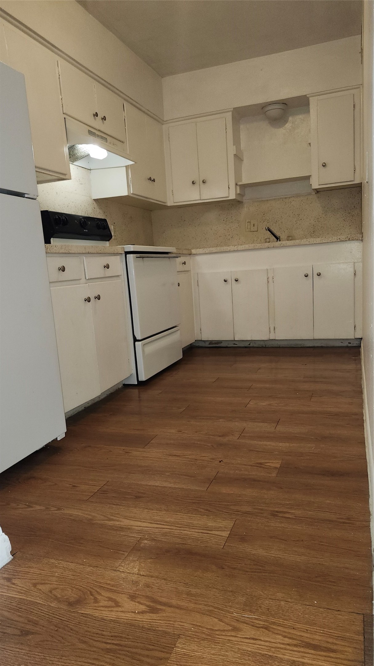 105 Avondale Street, Unit 16 Houston, TX 77006 - Photo 2 of 7