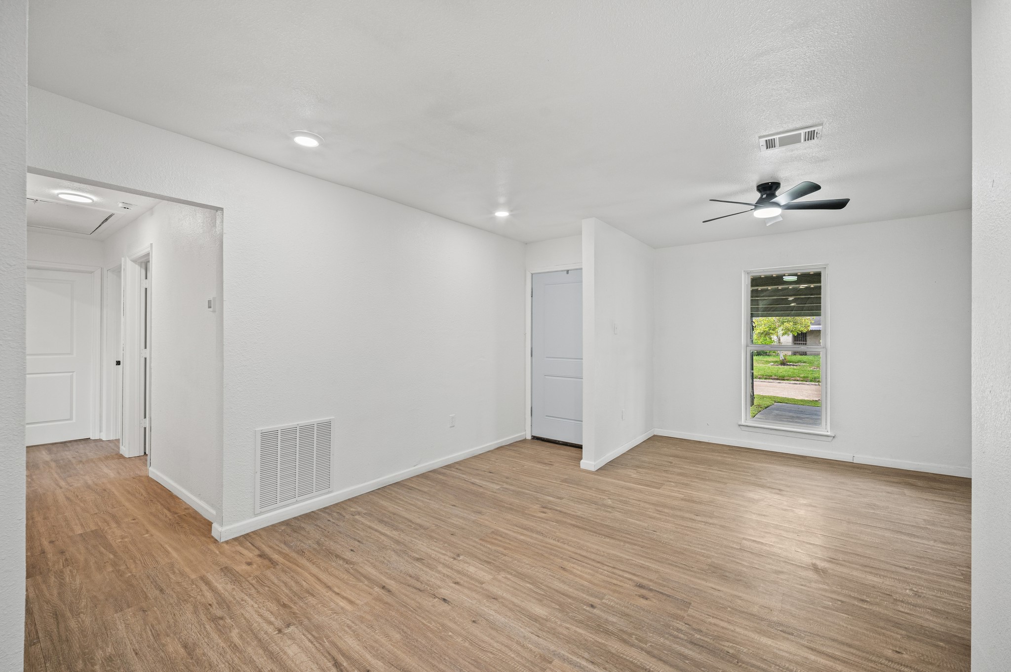12939 Segrest Drive Houston, TX 77047 - Photo 5 of 19