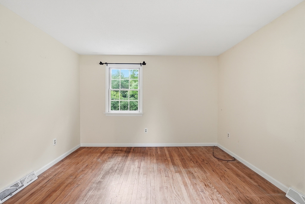 45 Glendale Road Northampton, MA 01062 - Photo 17 of 34
