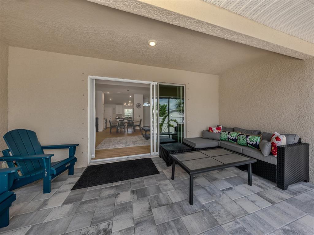1190 Euclid Road Venice, FL 34293 - Photo 15 of 100 a living room with furniture and a potted plant