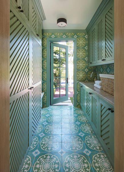 300 Indian Road Palm Beach, FL 33480 - Photo 33 of 42 a view of entryway with a garden