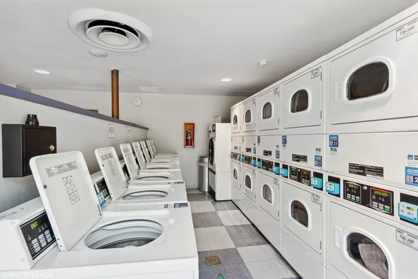 $165,000 | 4343 North Clarendon Avenue, Unit 2505, Chicago, IL 60613