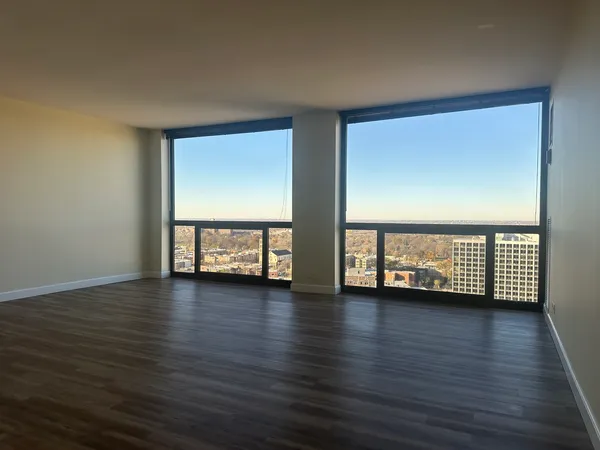 $165,000 | 4343 North Clarendon Avenue, Unit 2505, Chicago, IL 60613