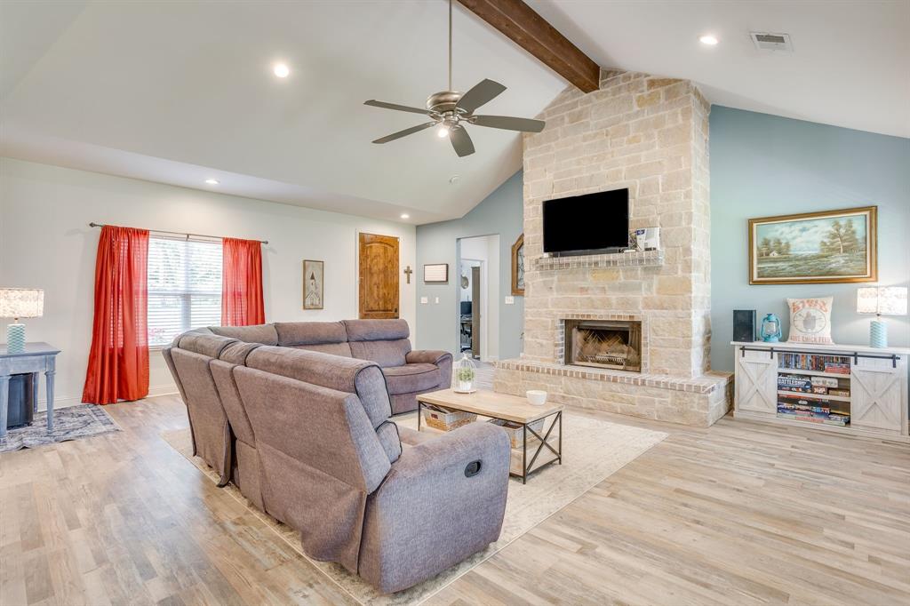 739 County Road 3696 Springtown, TX 76082 - Photo 4 of 39