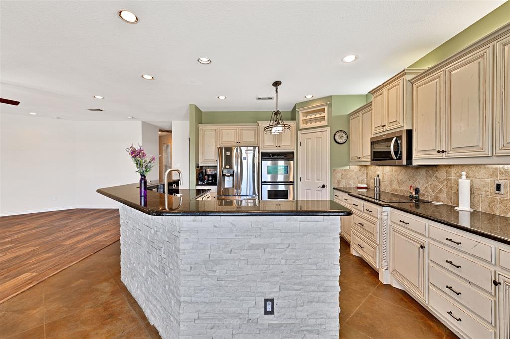 4031 Burleson Retta Road Burleson, TX 76028 - Photo 14 of 38