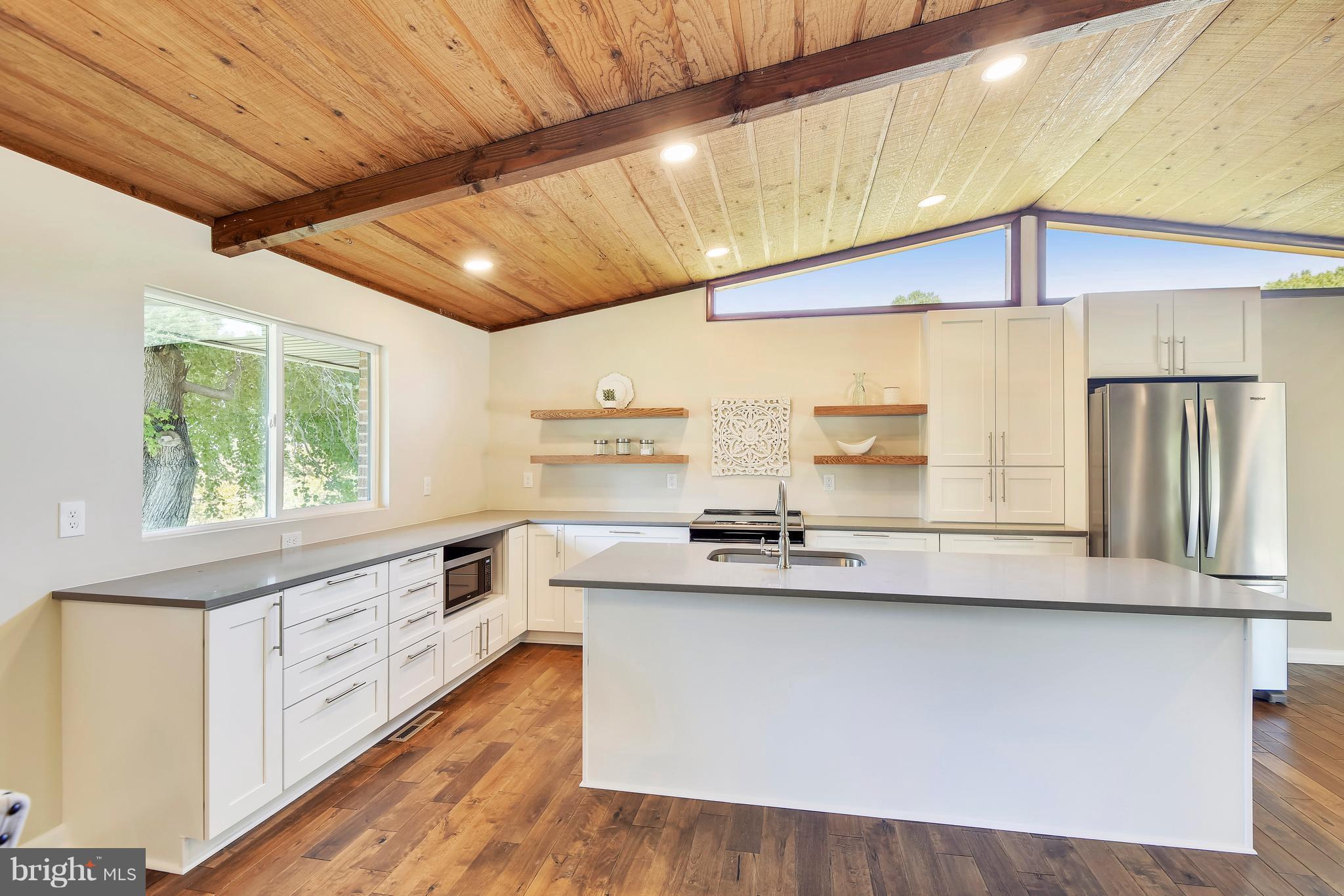 741 Appomattox Road West Davidsonville, MD 21035 - Photo 2 of 24 Beautiful white kitchen with quartz countertops