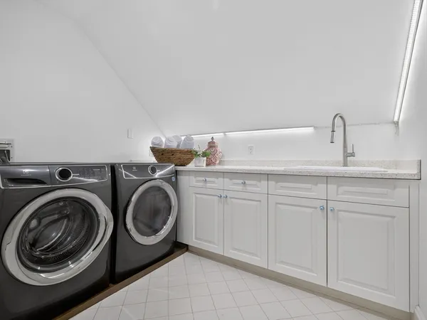 $5,250,000 | 12 Winding River Circle, Wellesley, MA 02482