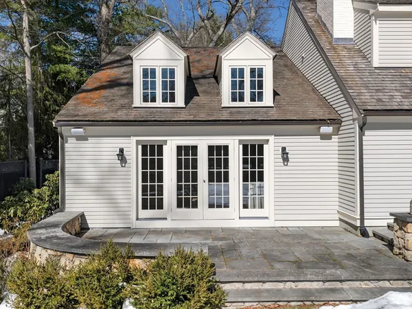 $5,250,000 | 12 Winding River Circle, Wellesley, MA 02482