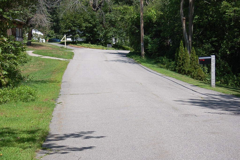 82 8 Lots Road Sutton, MA 01590 - Photo 3 of 4
