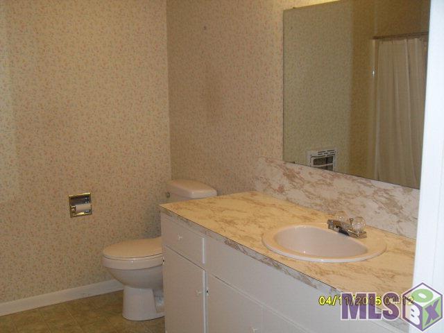206 Zynn Street Raceland, LA 70394 - Photo 11 of 15 Hall bath