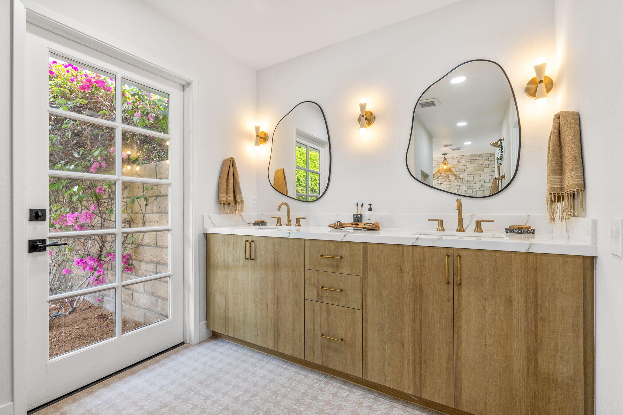 34 Lincoln Place Rancho Mirage, CA 92270 - Photo 22 of 52 a bathroom with a sink mirror and vanity