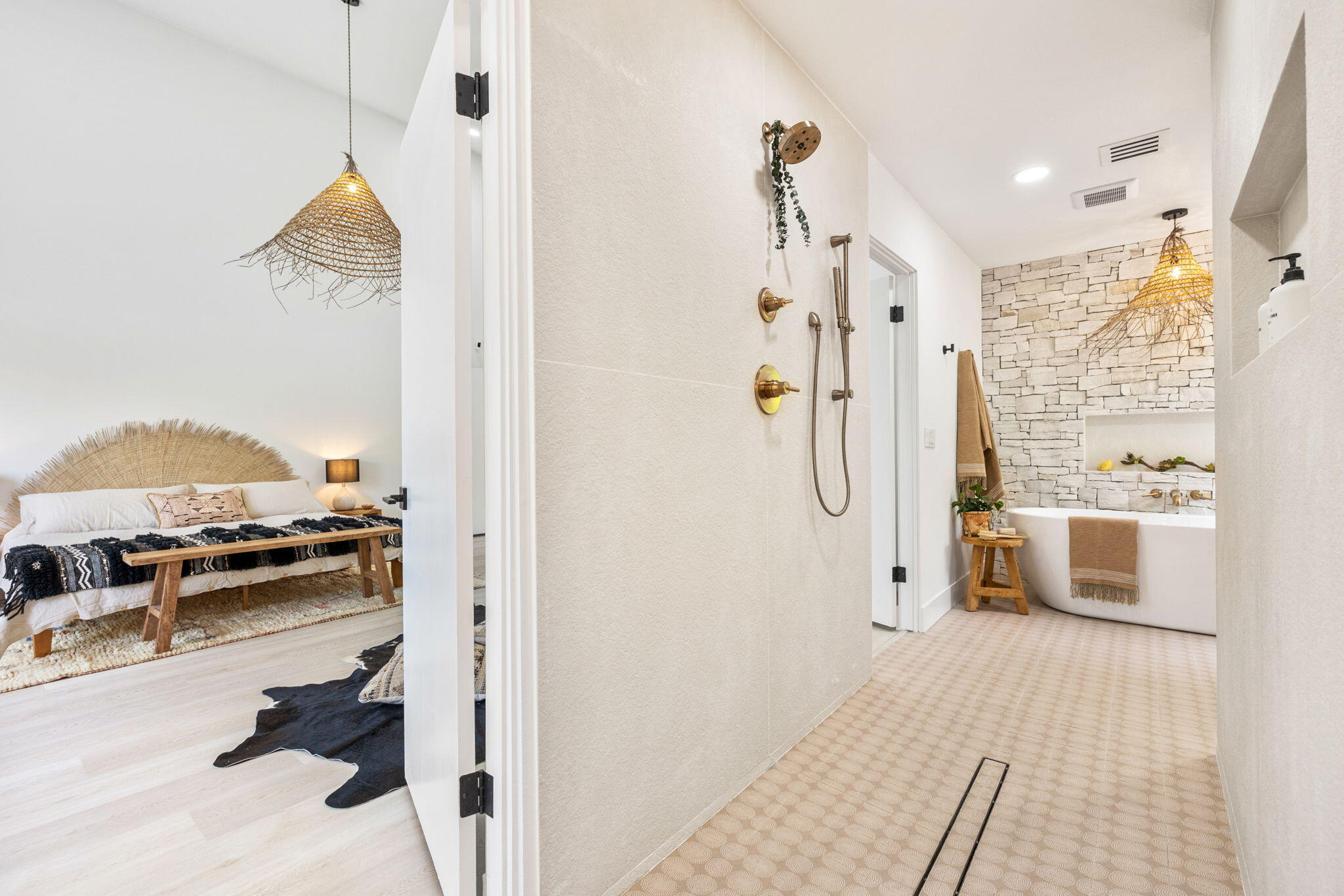 34 Lincoln Place Rancho Mirage, CA 92270 - Photo 23 of 52 a bathroom with a tub and shower