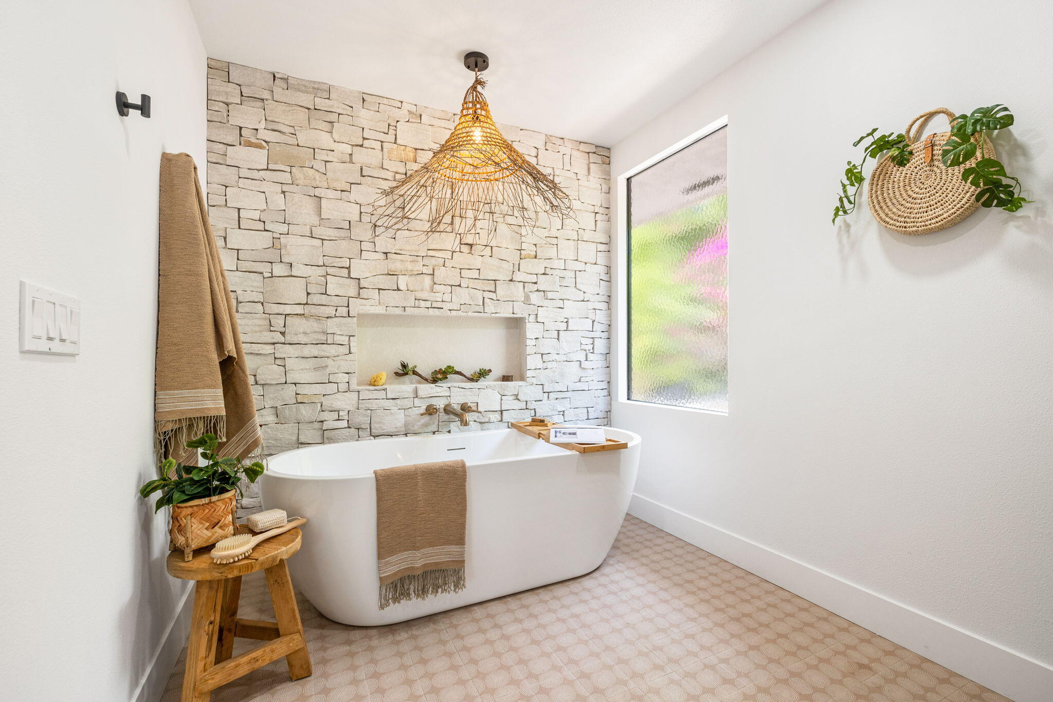 34 Lincoln Place Rancho Mirage, CA 92270 - Photo 24 of 52 a bathroom with a sink and a bathtub