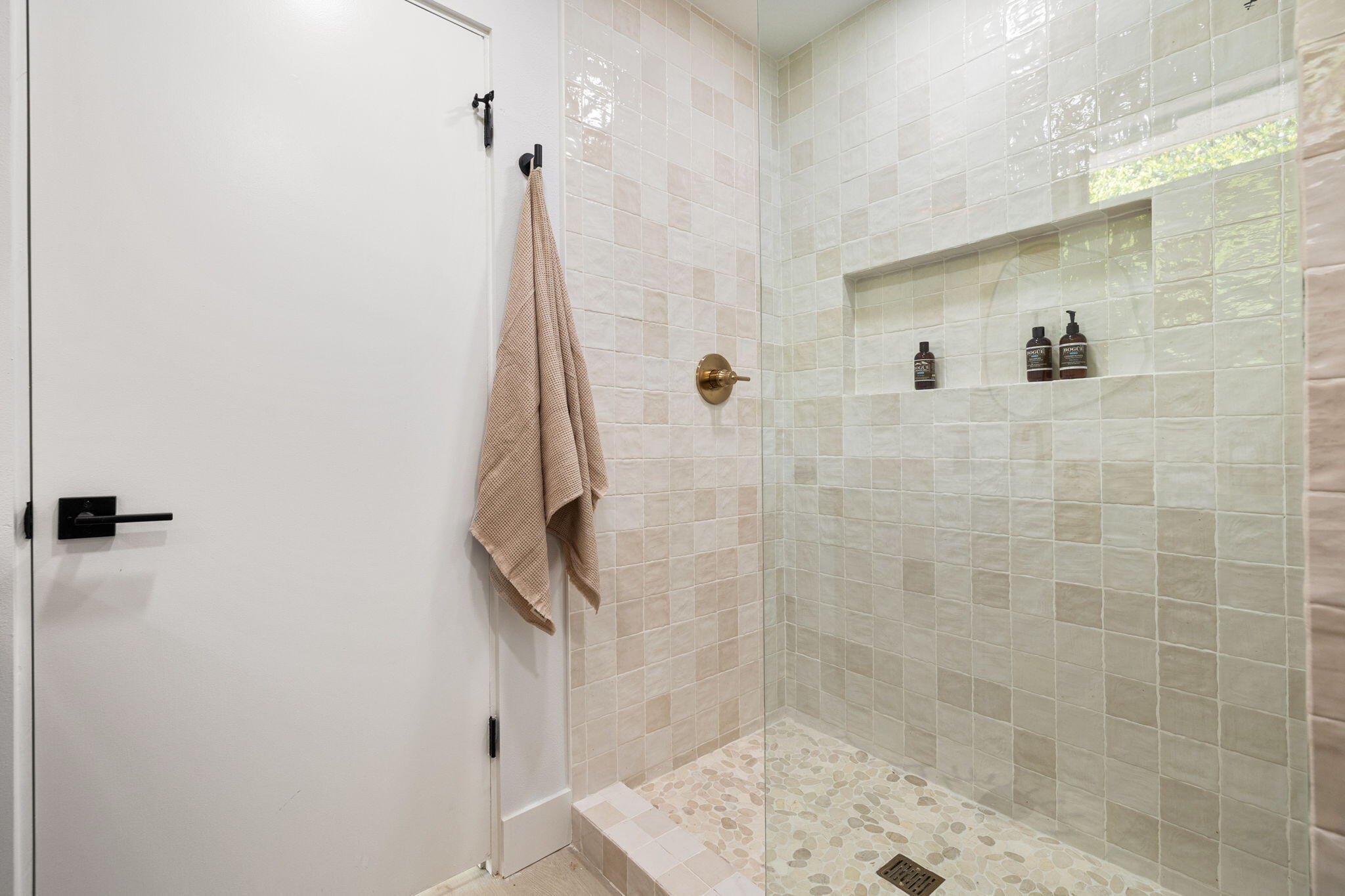 34 Lincoln Place Rancho Mirage, CA 92270 - Photo 34 of 52 a bathroom with a shower