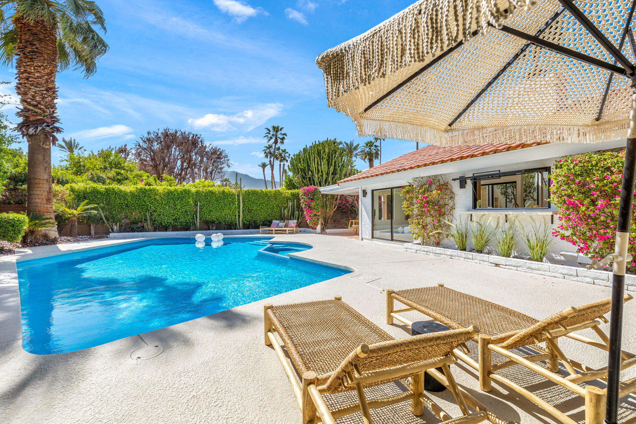 34 Lincoln Place Rancho Mirage, CA 92270 - Photo 40 of 52 a view of a patio with a table and chairs