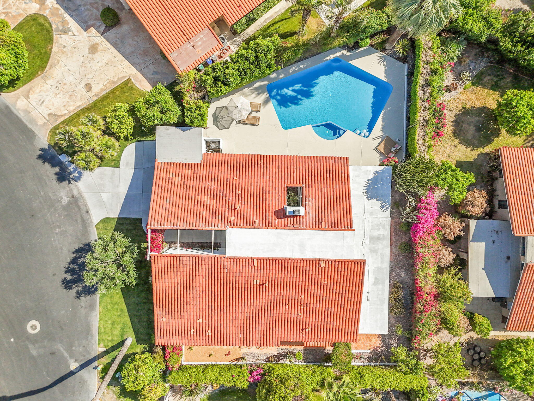 34 Lincoln Place Rancho Mirage, CA 92270 - Photo 48 of 52 an outdoor space with potted plants