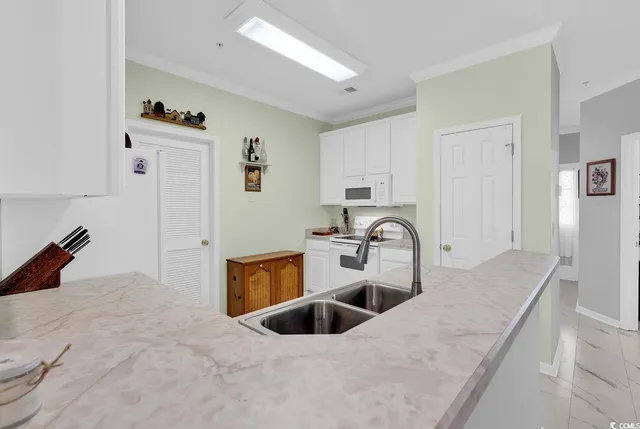 $224,900 | 5852 Longwood Drive, Unit 302, Murrells Inlet, SC 29576