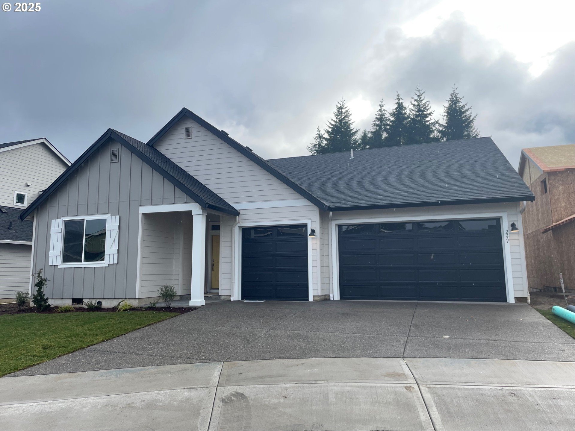2711 South 9th Circle Ridgefield, WA 98642 - Photo 1 of 28 a front view of a house with a yard and garage