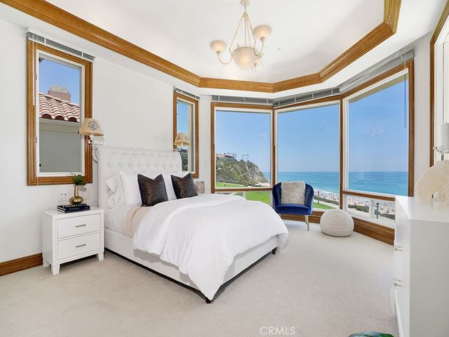 a view of a building with sky view