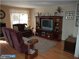 88 Deer Run Road Perkasie, PA 18944 - Photo 2 of 6 Living Room