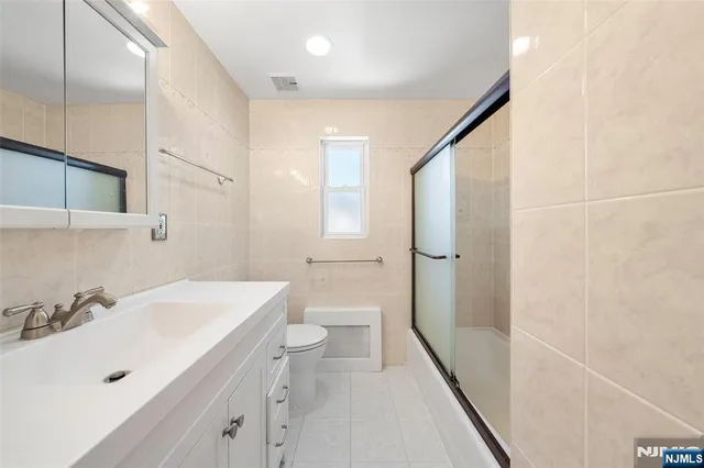 $979,000 | 219 North Farview Avenue, Paramus, NJ 07652