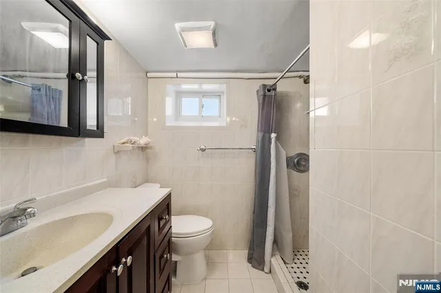 $979,000 | 219 North Farview Avenue, Paramus, NJ 07652