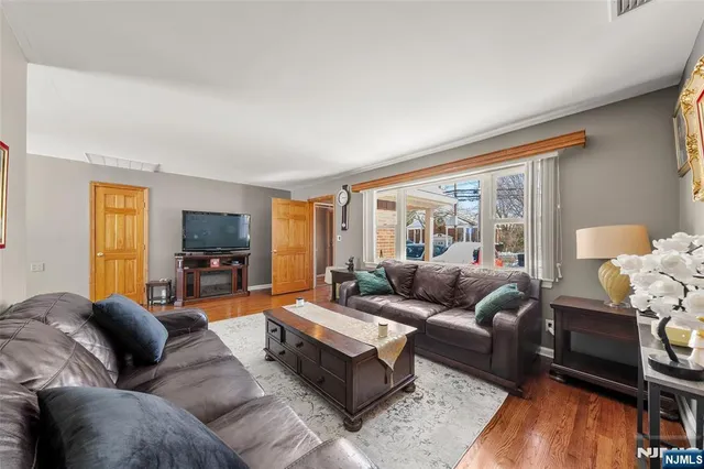 $979,000 | 219 North Farview Avenue, Paramus, NJ 07652