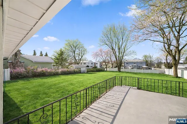 $979,000 | 219 North Farview Avenue, Paramus, NJ 07652