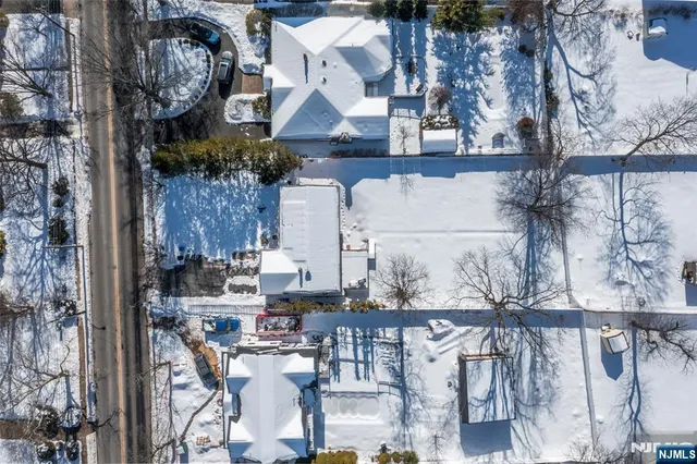 $979,000 | 219 North Farview Avenue, Paramus, NJ 07652