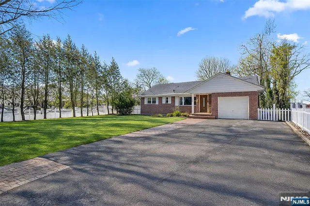 $979,000 | 219 North Farview Avenue, Paramus, NJ 07652