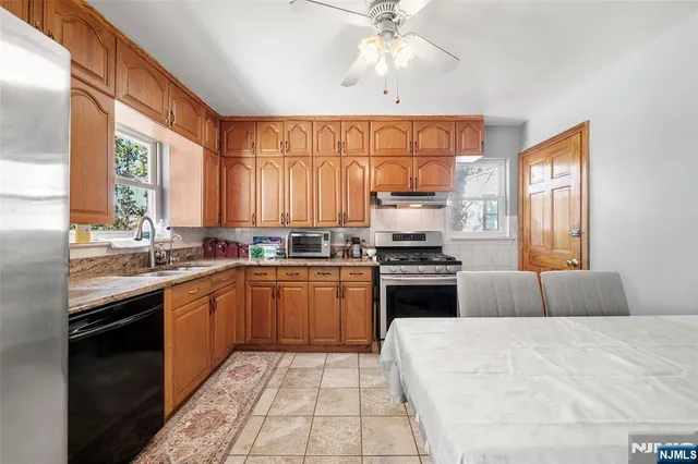 $979,000 | 219 North Farview Avenue, Paramus, NJ 07652