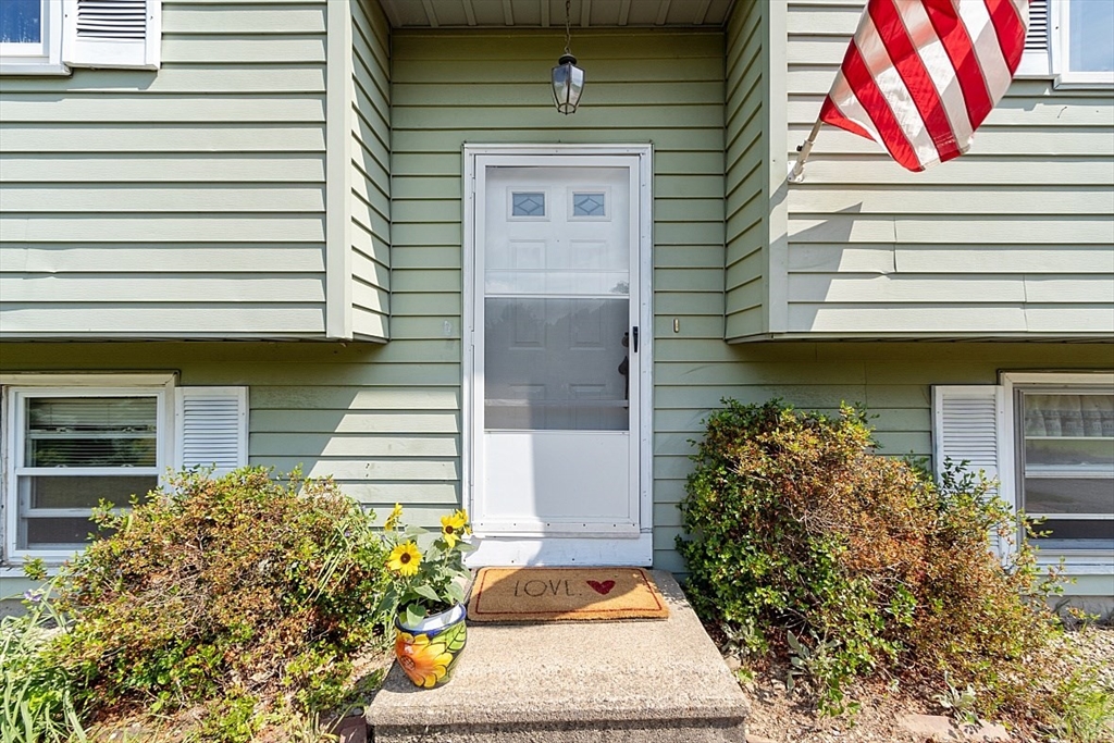 4 Ridgemont Drive Londonderry, NH 03053 - Photo 4 of 33 a front view of a house with a garage