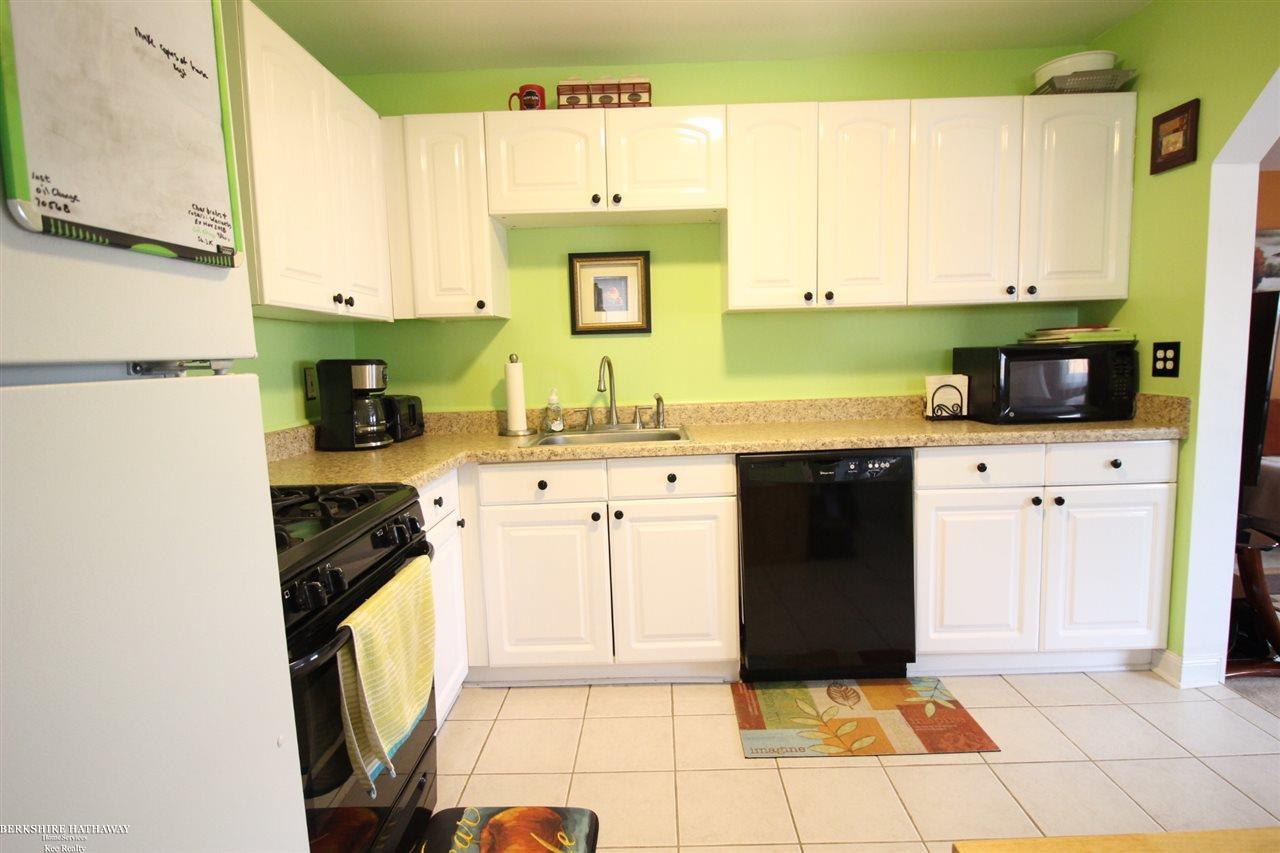 25826 Rosenbusch Boulevard Warren, MI 48089 - Photo 17 of 19 31319097-16.JPG
