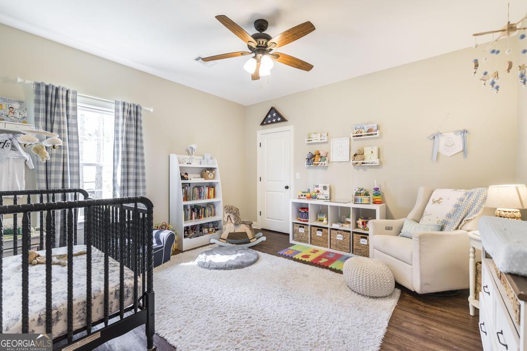609 Live Oak Way Dublin, GA 31021 - Photo 29 of 37 a living room with furniture and a large window