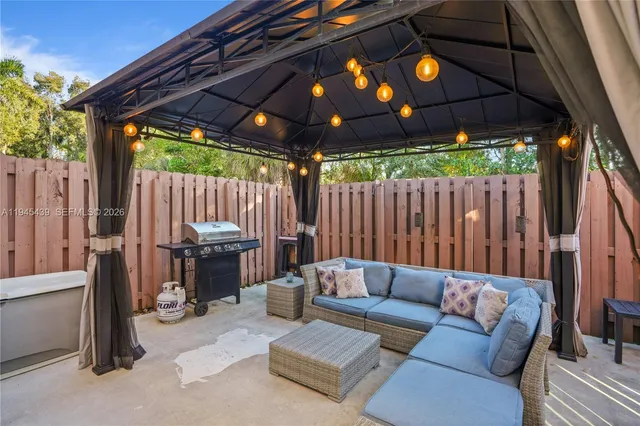 $2,750 | 4880 Southwest 64th Way, Unit 4880, Davie, FL 33314