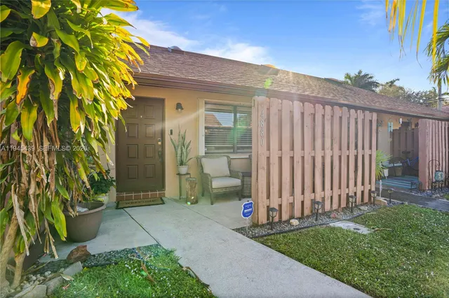 $2,750 | 4880 Southwest 64th Way, Unit 4880, Davie, FL 33314