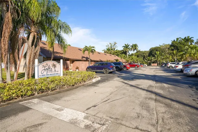 $2,750 | 4880 Southwest 64th Way, Unit 4880, Davie, FL 33314