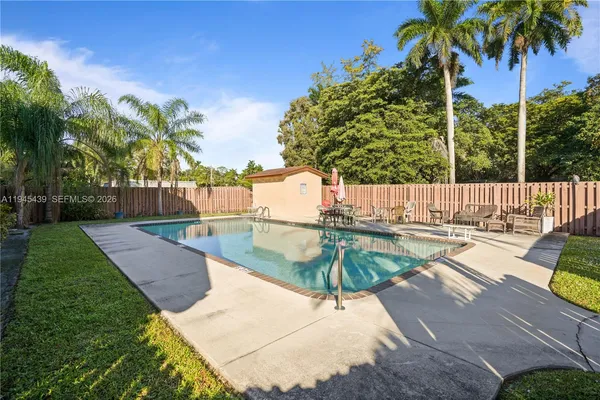 $2,700 | 4880 Southwest 64th Way, Unit 4880, Davie, FL 33314