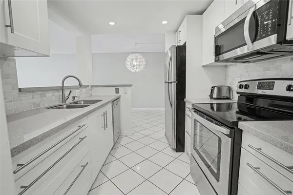 $2,100 | 1009 North Ocean Boulevard, Unit 110, Pompano Beach, FL 33062