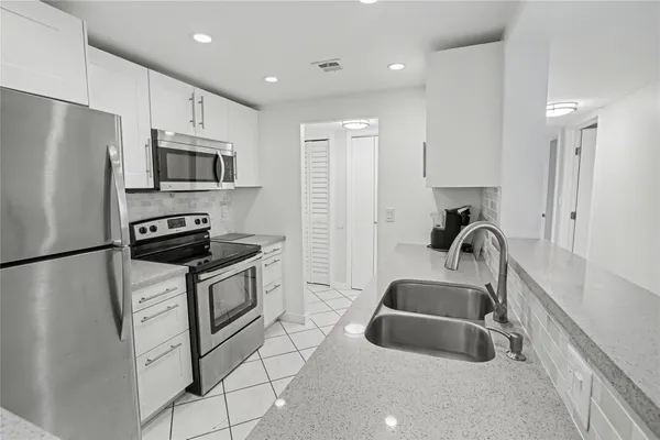 $2,100 | 1009 North Ocean Boulevard, Unit 110, Pompano Beach, FL 33062