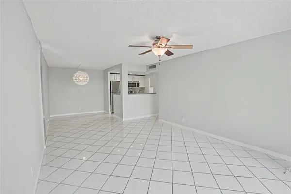 $2,100 | 1009 North Ocean Boulevard, Unit 110, Pompano Beach, FL 33062