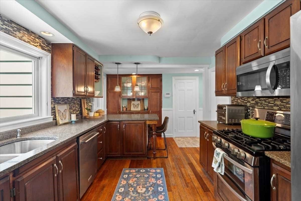 4 Van Street Worcester, MA 01602 - Photo 11 of 40